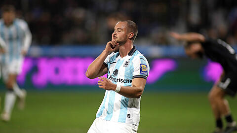 Seltsamer Torjubel: So "feiert" Marvin Rittm&uuml;ller seinen ersten Saisontreffer f&uuml;r die L&ouml;wen.