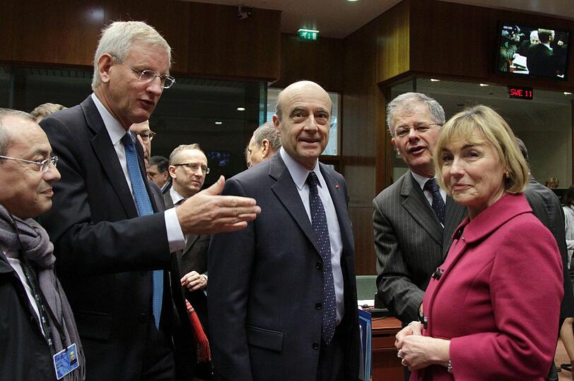 Die Europäische Union verhängt im Streit um Teherans Atomprogramm ab 1. Juli 2012 ein Einfuhrverbot für iranisches Erdöl.