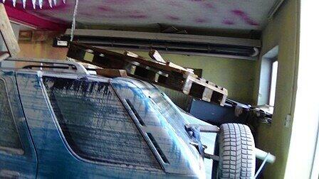 In der Garage stand das Wasser bis übers Auto-Dach.