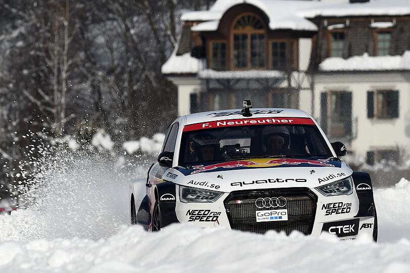 Fährt auch privat ganz gern sportlich Auto: Skifahrer Felix Neureuther beim Schnee-Slalom in Kitzbühel.
