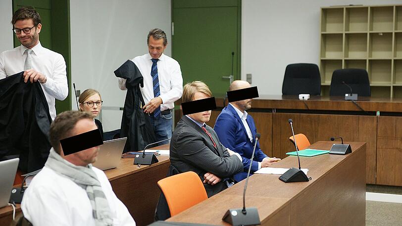 Anklage wegen Untreue oder Beihilfe: die Angeklagten.