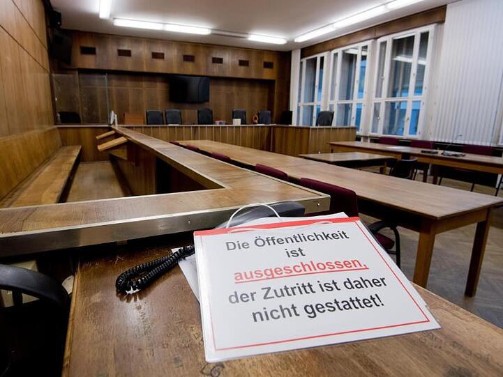 Weil sich sein Zustand verschlechtern könnte, hat die Verteidigung die Verhandlung hinter verschlossenen Türen beantragt.