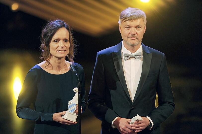 Die Redakteure Sylvia Griss und Franz Xaver Karl erhielten den "Blauen Panther" für das Magazin "Capriccio" ausgezeichnet.