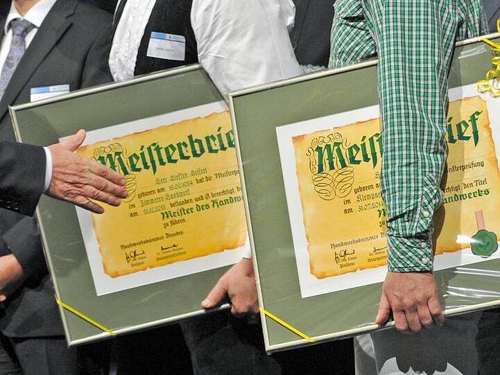 Ehemaliger Bundespräsident Gauck ehrt auf der Meisterfeier der Handwerkskammer Dresden die besten zehn der 407 Meisterabsolventen.