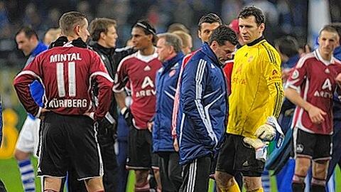 Mit hängenden Köpfen, aber erhobenen Hauptes verabschiedete sich der Club aus dem Pokal. Nun hat Trainer Dieter Hecking neue Sorgen. Er muss kräftig umbauen.