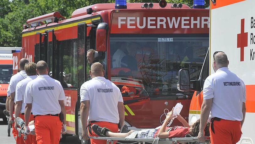 Nach dem Genuss von verunreinigtem Wasser mussten elf Schüler mit starken Bauchschmerzen ins Krankenhaus gebracht werden. Nach dem Genuss von verunreinigtem Wasser mussten elf Schüler mit starken Bauchschmerzen ins Krankenhaus gebracht werden.