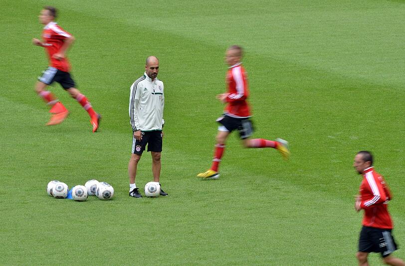Das erste Training unter Pep! Wir zeigen die besten Bilder vom Trainingsauftakt der Bayern!
