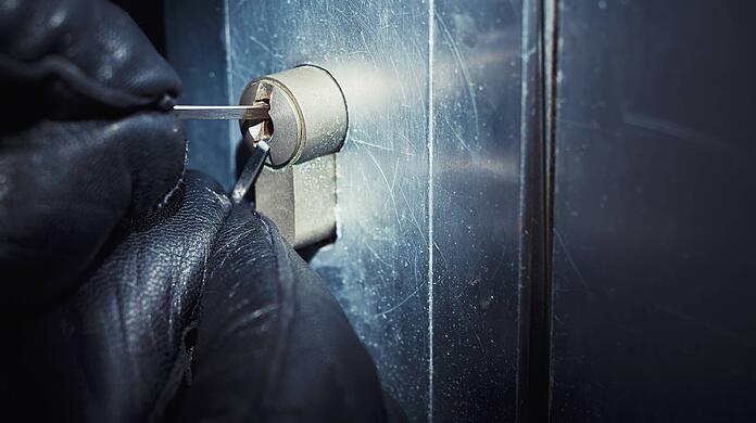 Ein unbekannter Täter habe sich im Tatzeitraum zwischen 21. Dezember 2022 (Mittwoch) und 15. April 2023 (Samstag) auf nicht geklärte Weise Zutritt verschafft, so die Polizei. (Symbolbild)