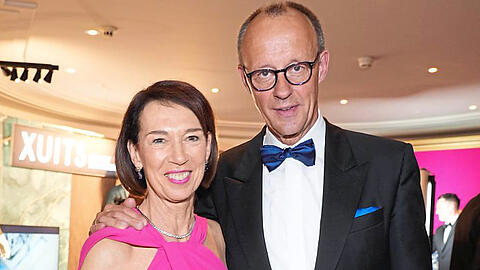 Charlotte (64) und Friedrich Merz (69) beim Bundespresseball 2024.