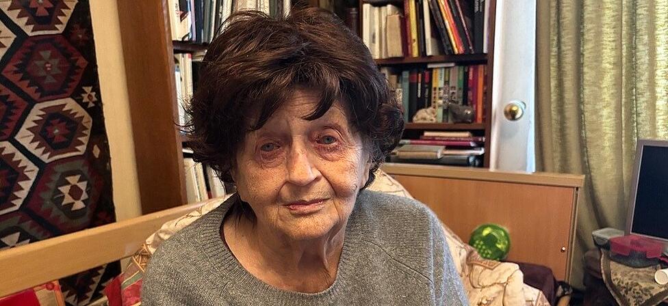 Waltraud K. hatte fr&uuml;her ein Schneideratelier. Heute reicht ihre kleine Rente nicht zum Leben, sie bezieht Grundsicherung. Durch beh&ouml;rdliche Fehler blieb die Unterst&uuml;tzung monatelang aus.