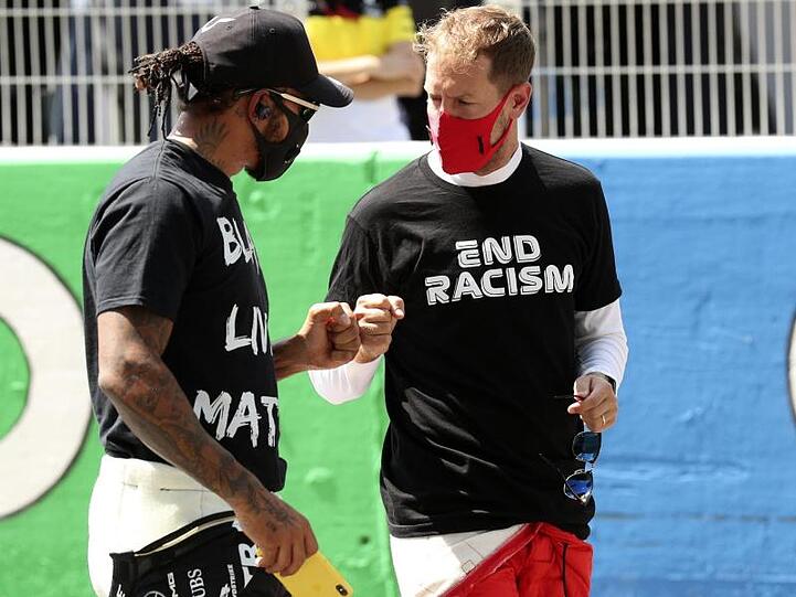 Für einen Boykott als Zeichen gegen Rassismus und Polizeigewalt sehen Lewis Hamilton (l) und Sebastian Vettel die Zeit nicht gekommen.