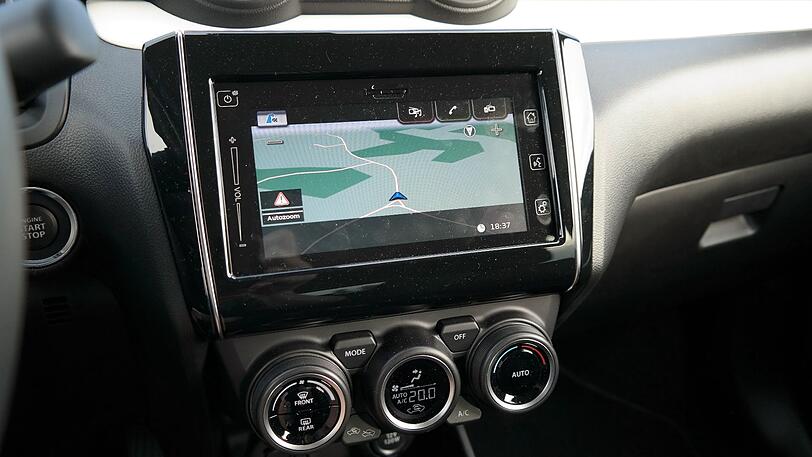 Die Bedienung von Radio, Telefon und Navi über den Sieben-Zoll-Touchscreen ist eine der leichteren Übungen.