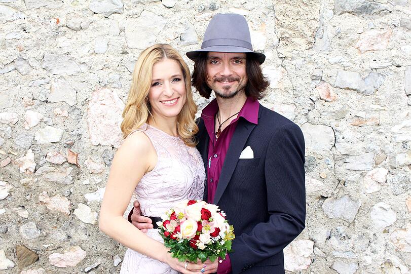 2014 schlossen Stefanie Hertel und der österreichische Rockmusiker Lanny Isis den Bund für's Leben