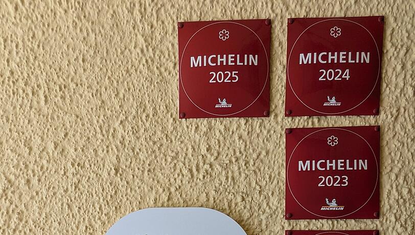 Am Eingang kann man sehen, welche Auszeichnungen Sigi Schelling und ihr Team für den Werneckhof erhalten haben. Am Eingang kann man sehen, welche Auszeichnungen Sigi Schelling und ihr Team für den Werneckhof erhalten haben.