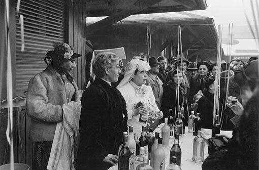 So hat man den Viktualienmarkt selten gesehen: Das Stadtarchiv präsentiert zum 25. Jubiläum des Marktfrauentanzes alte Bilder.