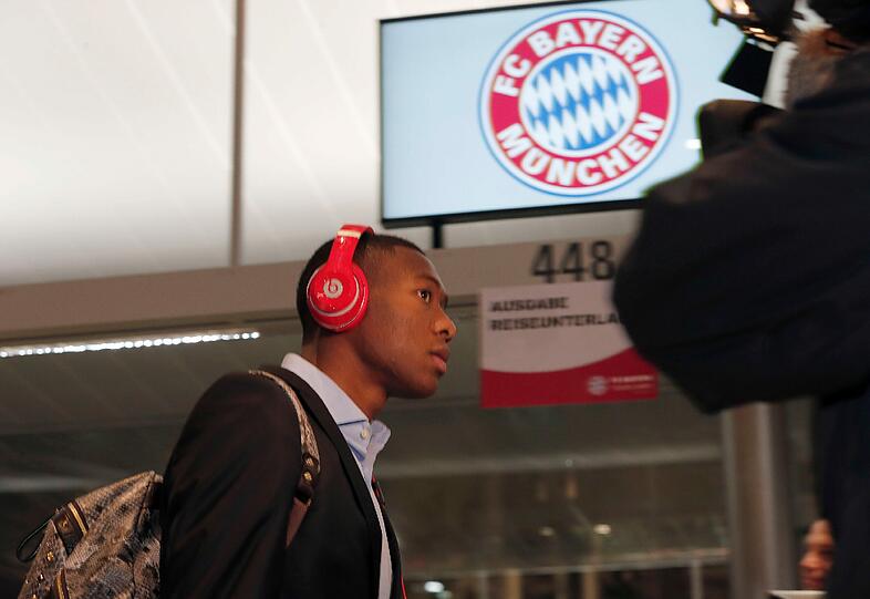 Die Bayern-Profis beim Abflug in München: David Alaba