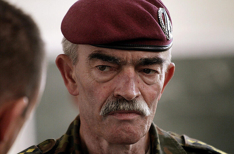 Der deutsche Nato-General Hans-Lothar Domröse hat sich für gezielte Waffenlieferungen an die baltischen Staaten ausgesprochen.