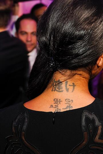 Dauerhaftes Accessoire: das Nacken-Tattoo von Sabrina Setlur.