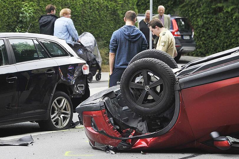 Bei diesen Bildern ist es kaum zu glauben, dass die Familie den heftigen Unfall so unbeschadet überstand.