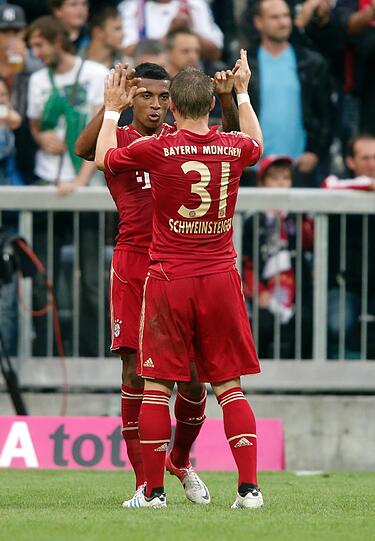 Mit 6:1 gegen Stuttgart verteidigt der FC Bayern die Tabellenführung verteidigt - und legt den besten Saisonstart seit fünf Jahren hin. Die Bilder vom Spiel
