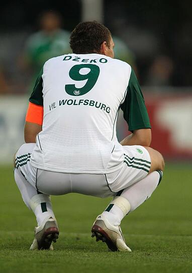 PLATZ 2 Edin Dzeko wechselte in der Winterpause der Saison 2010/2011 für 37 Millionen Euro vom VfL Wolfsburg zu Manchester City. Dzeko ist somit der teuerste Verkauf der Bundesliga.