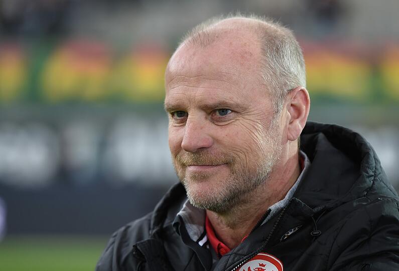 Hannover 96: Hat als einziger Bundesligist bereits zwei Winter-Zugänge zu vermelden. Der Japaner Hotaru Yamaguchi kommt von Cerezo Osaka, der norwegische U21-Nationalspieler Iver Fossum von Strömsgodset IF. Weitere Transfers auf Wunsch des neuen Trainers Thomas Schaaf sollen folgen. Prominente Namen auf dem Wunschzettel: Unter anderem Adam Szalai und Kevin Großkreutz.