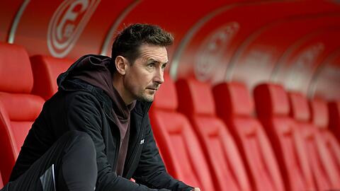 Bleibt erst einam auf der Nürnberger Trainerbank. Miroslav Klose.
