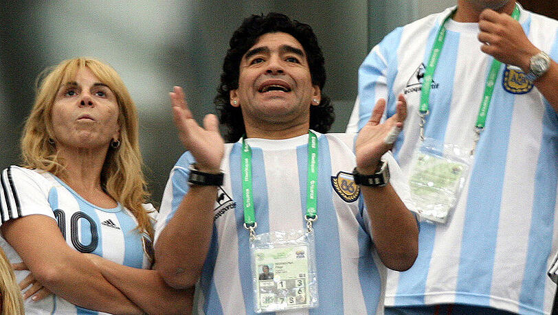 Am Rande der WM 2006: Maradona mit seiner Ex-Frau Claudia. Am Rande der WM 2006: Maradona mit seiner Ex-Frau Claudia.