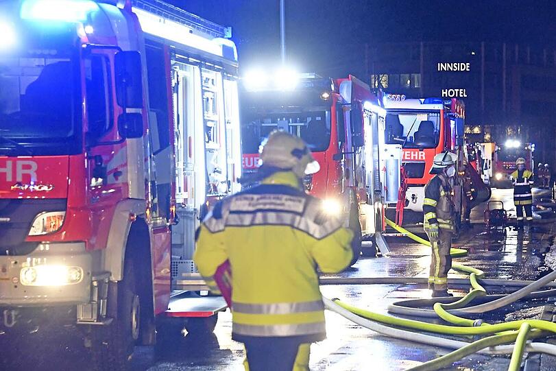Bilder vom nächtlichen Feuerwehreinsatz in Aschheim.