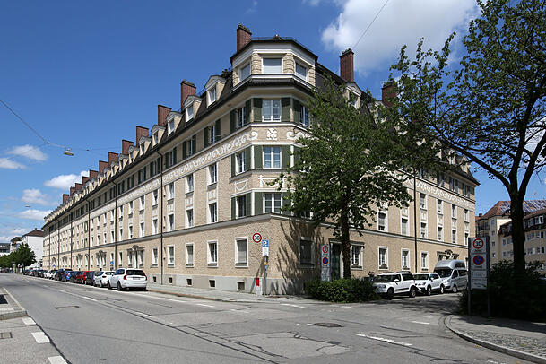 Wunderschöne Wohnarchitektur aus dem vorigen Jahrhundert: der 1924/25 erbaute Ridlerblock. Wunderschöne Wohnarchitektur aus dem vorigen Jahrhundert: der 1924/25 erbaute Ridlerblock.