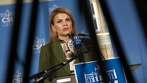 Die Pflegebevollm&auml;chtigte Katrin Staffler meint, "mit Klein-Klein" komme man angesichts der Pflege-Herausforderungen nicht weiter. (Archivbild)