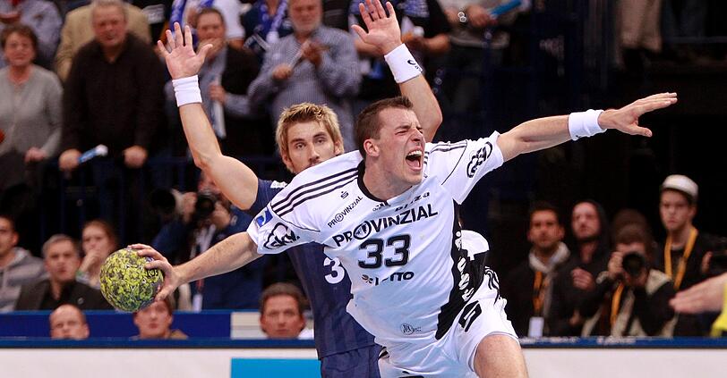 THW-Handballer Dominik Klein (weißes Trikot) denkt auch an die Zeit nach seiner Handball-Karriere.