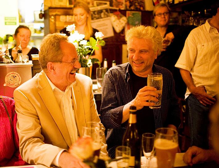 Dienstag ist Ruhetag in Gertis &bdquo;Fraunhofer Schoppenstube&ldquo;. Normalerweise. Doch gestern Abend sperrte die Wirtin ausnahmsweise auf. Schließlich hatte sich hoher Besuch angesagt: OB Christian Ude. Sehen Sie hier die Bilder.