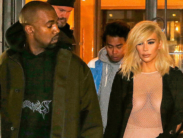 Kanye West kann seinen Blick kaum abwenden: Kim Kardashian zeigt, was sie hat