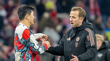 Min-jae Kim (l.) erhält nach seinem Patzer gegen Dortmund Rückendeckung von Harry Kane.