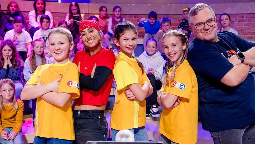 Breakdancerin Jilou unterst&uuml;tzt das gelbe Team "Tanz". Elton f&uuml;hrt auch durch die Spezialfolgen.