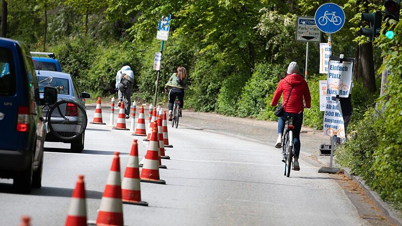 Zu viel Regen: Wegen des schlechten Wetters werden vorerst keine Pop-up-Radwege in München markiert.
