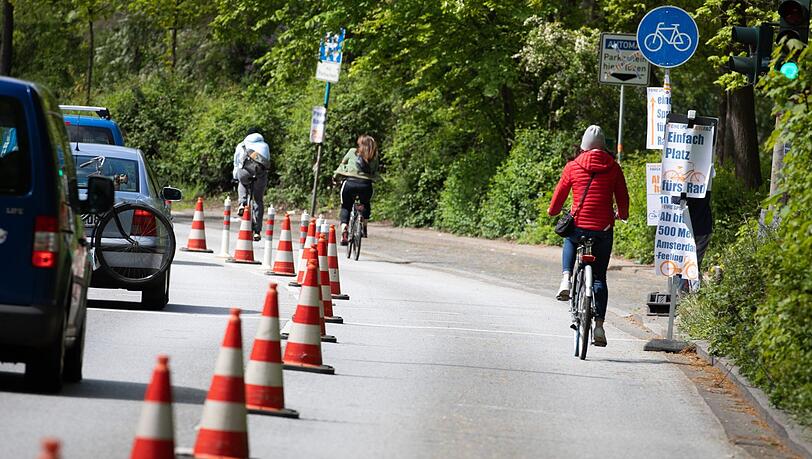 Zu viel Regen: Wegen des schlechten Wetters werden vorerst keine Pop-up-Radwege in München markiert.