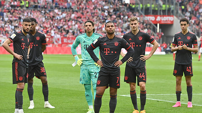 Strotzen derzeit nicht vor Selbstvertrauen: Die Bayern-Stars um Yann Sommer und Serge Gnabry.
