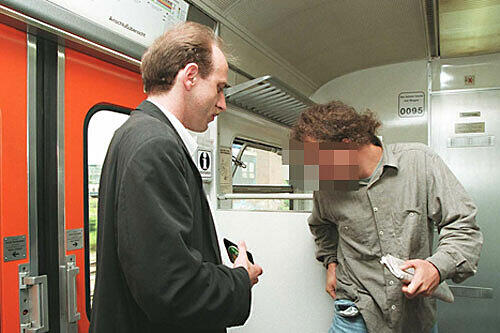 Fahrschein-Kontrolle in der Münchner S-Bahn: Motivbbild