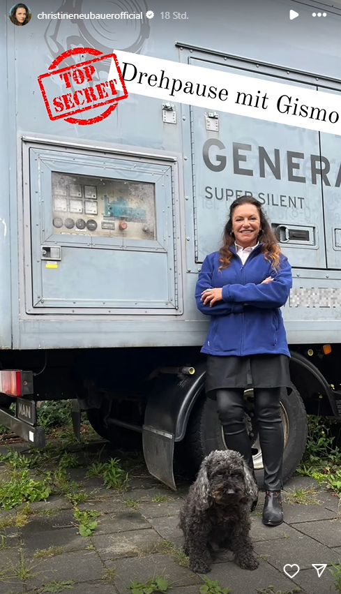 Christine Neubauer steht für Dreharbeiten in Köln vor der Kamera. Christine Neubauer steht für Dreharbeiten in Köln vor der Kamera.
