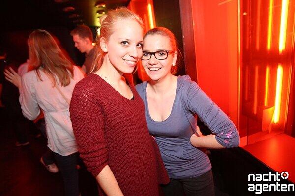 Bereits am Montag sürtzte sich die Partymeute schon wieder in die Milchbar zum "Blue Monday". Getanzt wurde zu klassischem 80s Sound.