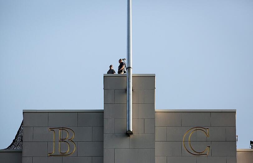 Das Ritz Carlton am Potsdamer Platz: Hier wohnt US-Präsident Barack Obama. Vor dem Gebäude haben sich gepanzerte Fahrzeuge der Polizei postiert. Die Eindrücke vom Mittwochmorgen.