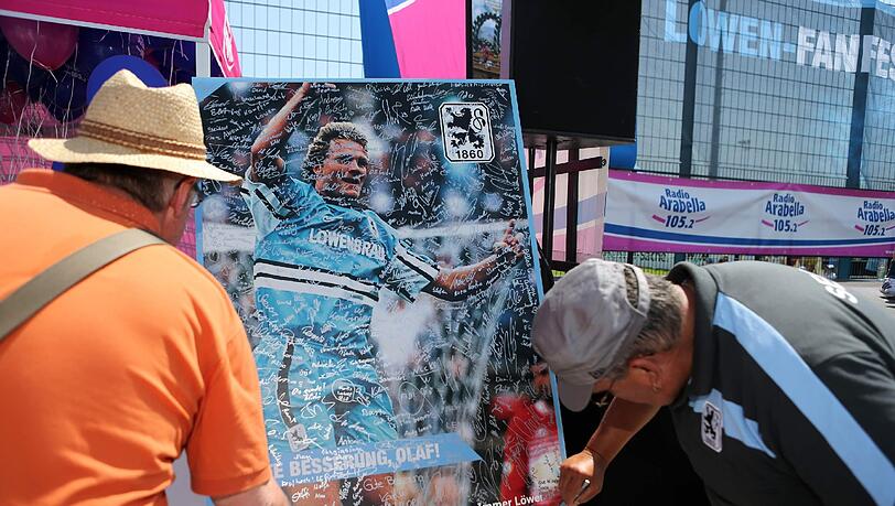 Die Löwen unterschrieben beim Fanfest ein Foto des kranken Ex-Stürmers Olaf Bodden. Später wurde es ihm überreicht. Foto: sampics/Augenklick Die Löwen unterschrieben beim Fanfest ein Foto des kranken Ex-Stürmers Olaf Bodden. Später wurde es ihm überreicht. Foto: sampics/Augenklick