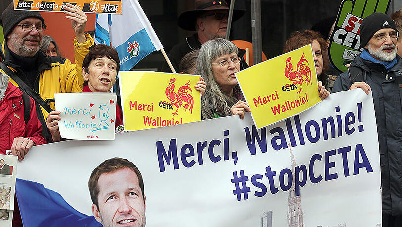 Die Wallonie hat die CETA-Verhandlungen vorerst zum Scheitern gebracht - sehr zur Freude der Kritiker. Die Wallonie hat die CETA-Verhandlungen vorerst zum Scheitern gebracht - sehr zur Freude der Kritiker.