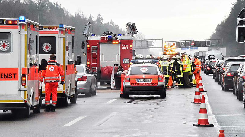 Unfall auf der A8 beim Holfoldinger Forst. Die Bilder.