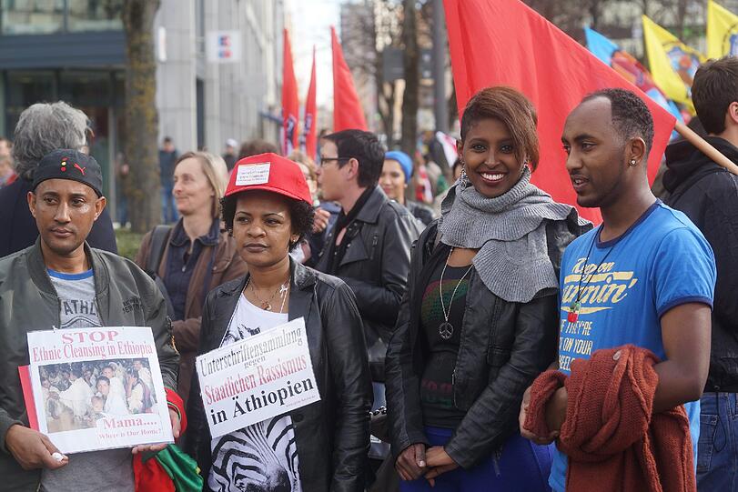 Tausende Demonstranten haben vor dem Start des NSU-Prozesses in München an das Schicksal der Opfer erinnert. Sie verlangten einen konsequenten Kampf gegen die braune Gefahr. Die Bilder!