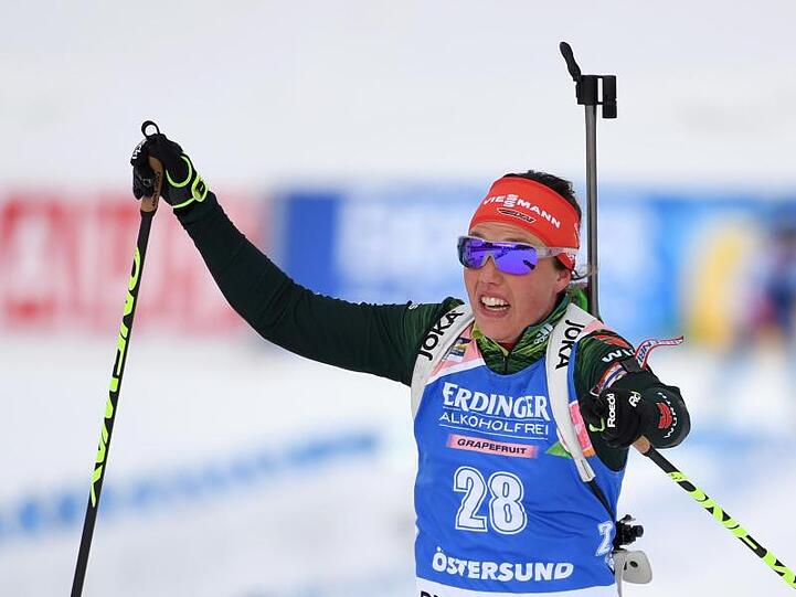 Bleibt bei der WM im Einzel ohne Medaille: Laura Dahlmeier aus Deutschland überquert die Ziellinie.