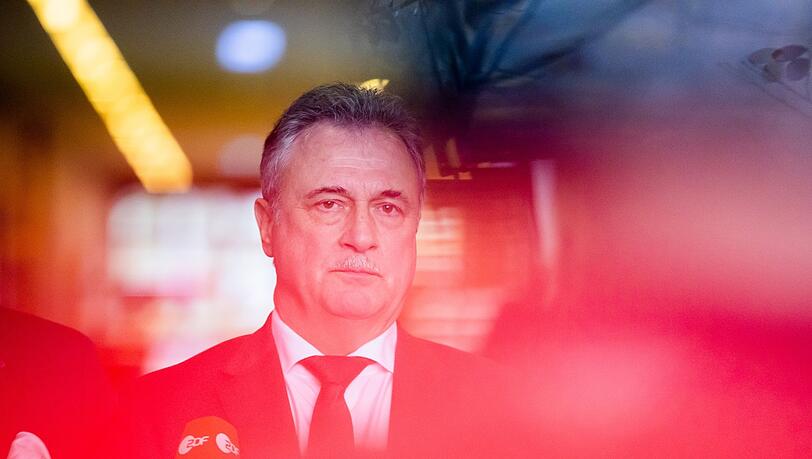 Der GDL-Vorsitzende Claus Weselsky äußert sich in Berlin zum Scheitern der Tarifverhandlungen zwischen der Gewerkschaft und der Deutschen Bahn.