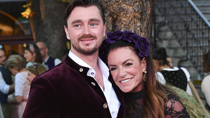 Nach jahrelanger Funkstille haben sich Lambert Dinzinger jr. und Christine Neubauer vers&ouml;hnt. Inzwischen ist die Familie weiter gewachsen.